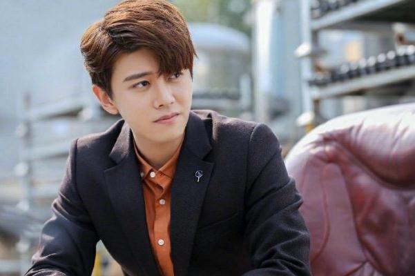 西裝可以手洗嗎 西裝可以用洗衣機(jī)洗嗎 西裝可以手洗嗎 西裝可以用洗衣機(jī)洗嗎