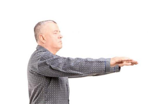 夢游是什么原因引起的 夢游的人叫醒會怎么樣 夢游是什么原因引起的 夢游的人叫醒會怎么樣