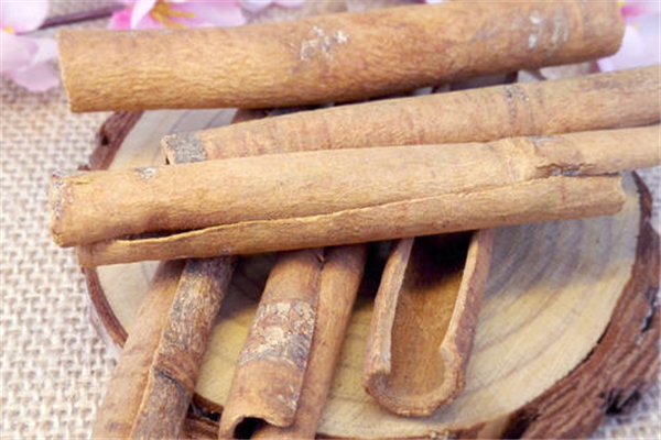 桂皮有白色點(diǎn)是不是發(fā)霉了 桂皮發(fā)霉什么樣 桂皮有白色點(diǎn)是不是發(fā)霉了 桂皮發(fā)霉什么樣