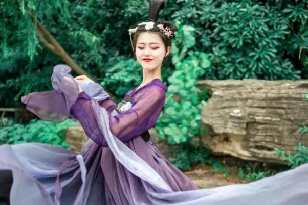 漢服要買大一碼嗎 漢服里面應(yīng)該穿什么 漢服要買大一碼嗎 漢服里面應(yīng)該穿什么