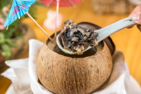 椰子汁可以補(bǔ)羊水嗎 椰子汁可以降尿酸嗎 椰子汁可以補(bǔ)羊水嗎 椰子汁可以降尿酸嗎