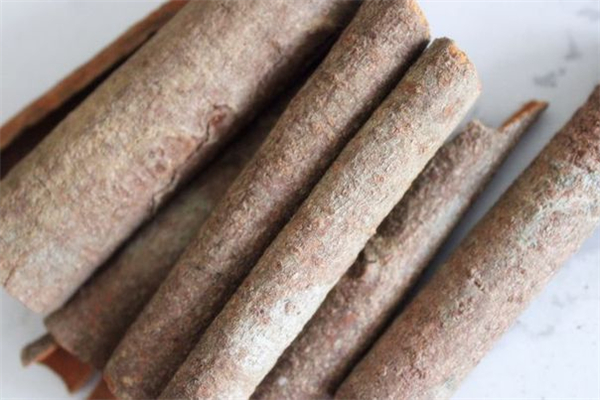 桂皮和肉桂是一個(gè)東西嗎 桂皮的功效和作用 桂皮和肉桂是一個(gè)東西嗎 桂皮的功效和作用
