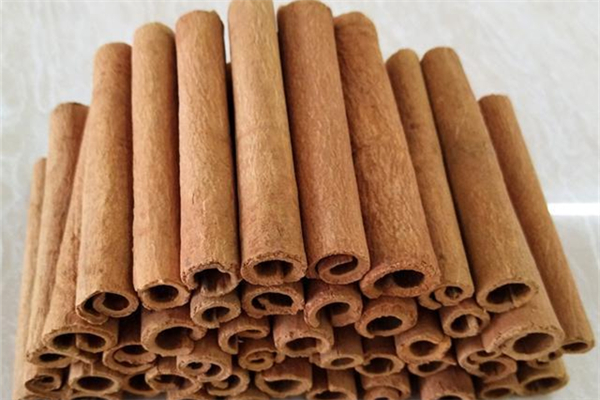 桂皮和肉桂是一個(gè)東西嗎 桂皮的功效和作用 桂皮和肉桂是一個(gè)東西嗎 桂皮的功效和作用