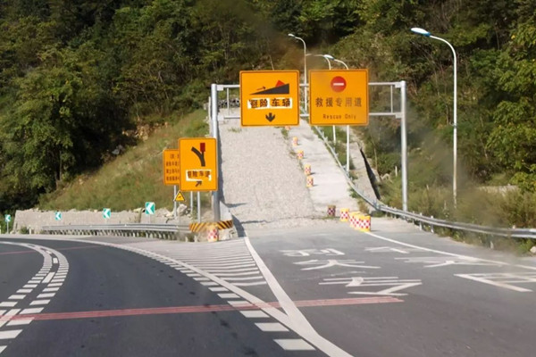 高速應急車道可以臨時停車嗎 高速路應急車道什么時候可以使用 高速應急車道可以臨時停車嗎 高速路應急車道什么時候可以使用