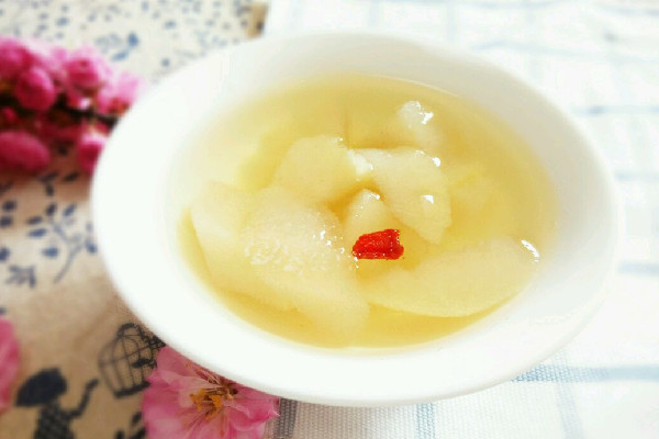 冰糖雪梨放川貝什么功效 冰糖雪梨放川貝多少克 冰糖雪梨放川貝什么功效 冰糖雪梨放川貝多少克