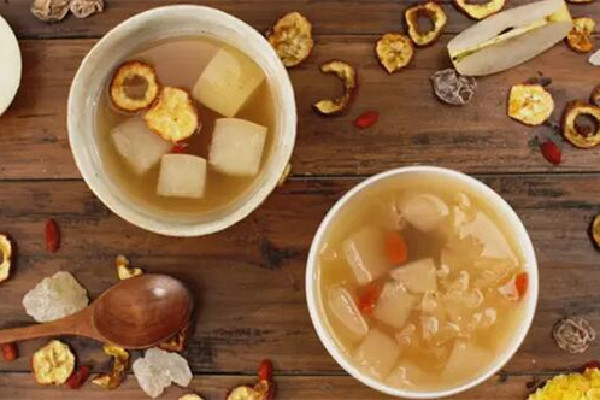 冰糖雪梨蒸好還是煮水好 冰糖雪梨蒸好了怎么吃 冰糖雪梨蒸好還是煮水好 冰糖雪梨蒸好了怎么吃