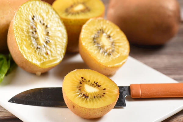 獼猴桃能否空腹吃 獼猴桃一天吃幾個(gè)為宜 獼猴桃能否空腹吃 獼猴桃一天吃幾個(gè)為宜