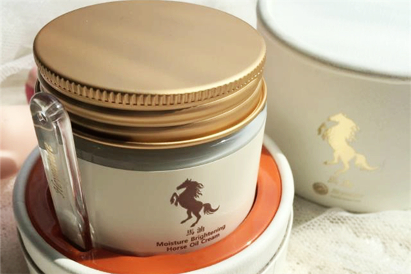 馬油面霜可以天天用嗎 馬油面霜可以美白嗎 馬油面霜可以天天用嗎 馬油面霜可以美白嗎