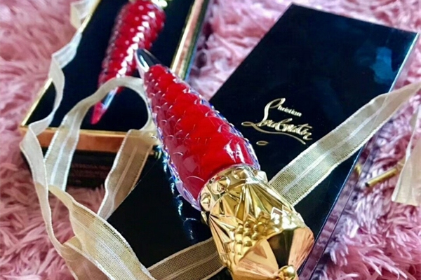 蘿卜丁口紅和唇釉哪個好 蘿卜丁唇釉怎么樣 蘿卜丁口紅和唇釉哪個好 蘿卜丁唇釉怎么樣