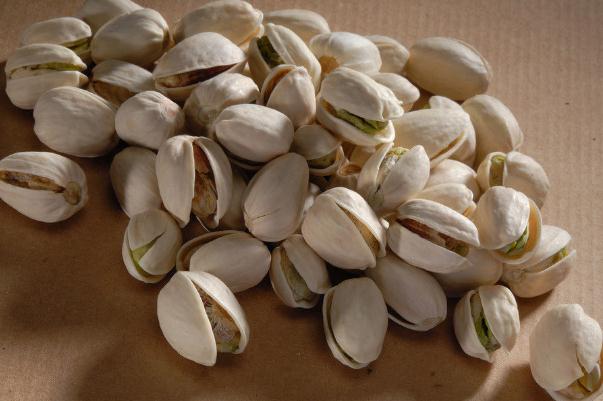 開心果要怎么挑 白色開心果和原色開心果哪個更好 開心果要怎么挑 白色開心果和原色開心果哪個更好