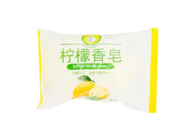 肥皂可以洗頭發(fā)嗎 肥皂洗臉對皮膚好嗎 肥皂可以洗頭發(fā)嗎 肥皂洗臉對皮膚好嗎