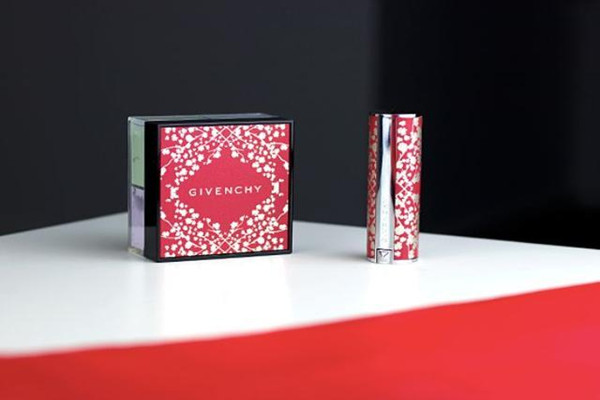 紀(jì)梵希口紅有味道嗎 紀(jì)梵?？诩t有小樣嗎