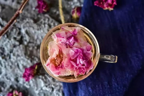 玫瑰花茶能和枸杞一起喝嗎 玫瑰花茶能和西洋參一起泡水喝嗎 玫瑰花茶能和枸杞一起喝嗎 玫瑰花茶能和西洋參一起泡水喝嗎