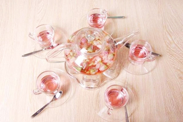 玫瑰花茶能和枸杞一起喝嗎 玫瑰花茶能和西洋參一起泡水喝嗎 玫瑰花茶能和枸杞一起喝嗎 玫瑰花茶能和西洋參一起泡水喝嗎