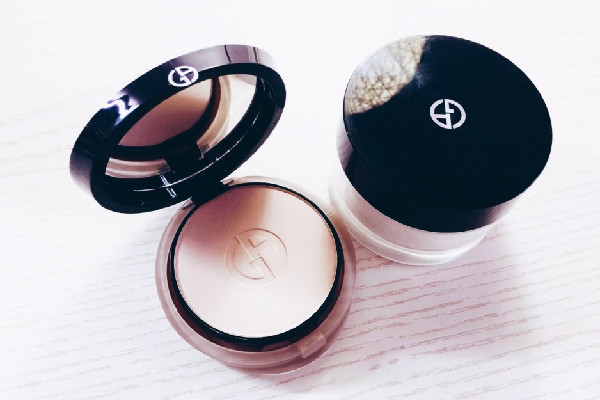 粉餅是干什么有用的 粉餅和粉底液一樣的嗎 粉餅是干什么有用的 粉餅和粉底液一樣的嗎