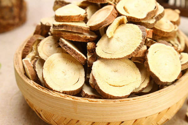 甘草能和金銀花一起泡水喝嗎 甘草能和枸杞一起泡水喝嗎