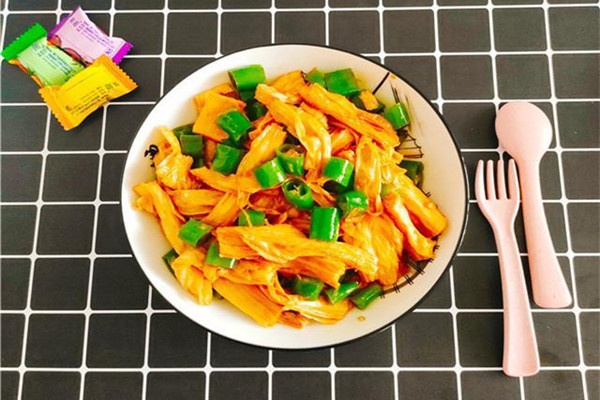 腐竹是什么做的 腐竹是油炸食品嗎 腐竹是什么做的 腐竹是油炸食品嗎