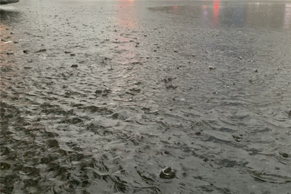 路面積水是什么原因 路面積水怎么處理 路面積水是什么原因 路面積水怎么處理