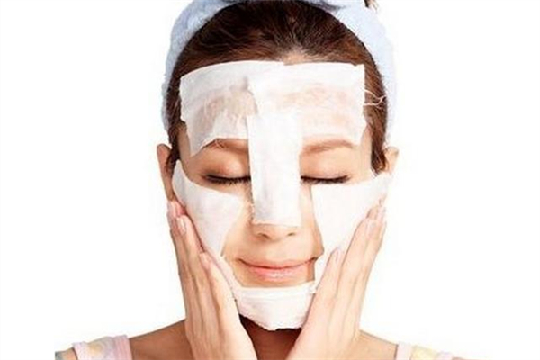 濕敷用爽膚水還是用什么水 濕敷怎么操作 濕敷用爽膚水還是用什么水 濕敷怎么操作