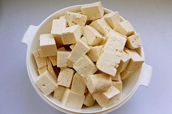 豆腐有點酸味還能吃嗎 豆腐酸了吃了會中毒嗎 豆腐有點酸味還能吃嗎 豆腐酸了吃了會中毒嗎