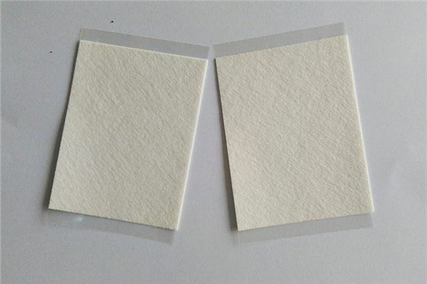 膏藥貼上可以洗澡嗎 膏藥貼上可以碰水嗎 膏藥貼上可以洗澡嗎 膏藥貼上可以碰水嗎