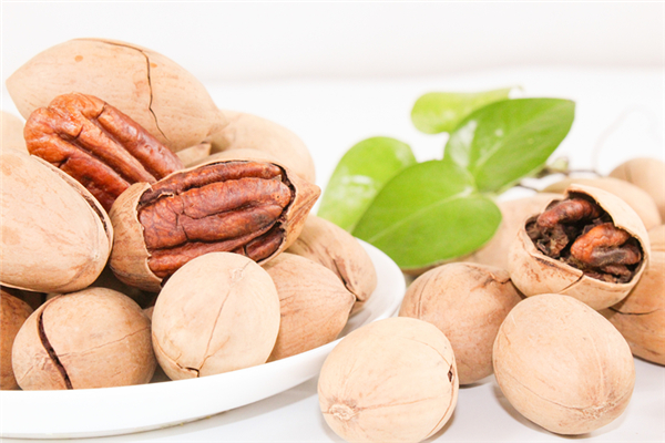 碧根果血脂高的人可以吃不 碧根果適合什么人吃 碧根果血脂高的人可以吃不 碧根果適合什么人吃