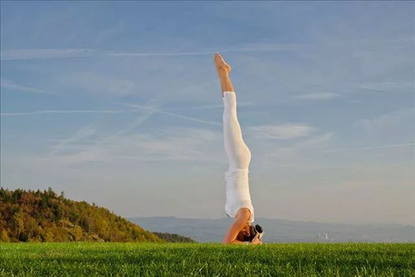 倒立什么時候做好 倒立一次多長時間為宜 倒立什么時候做好 倒立一次多長時間為宜