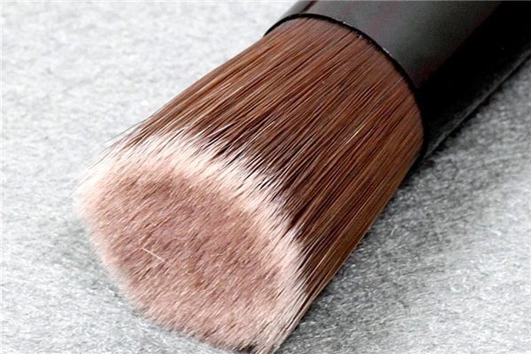 粉底刷用之前要打濕嗎 粉底刷正確使用方法 粉底刷用之前要打濕嗎 粉底刷正確使用方法