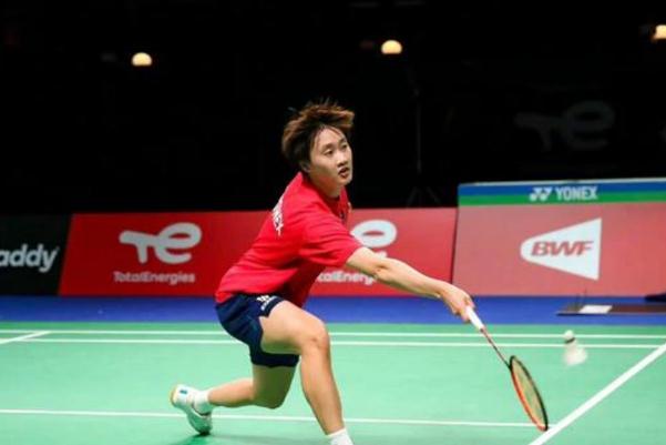 打羽毛球能長高嗎 打羽毛球的正確姿勢和動作 打羽毛球能長高嗎 打羽毛球的正確姿勢和動作