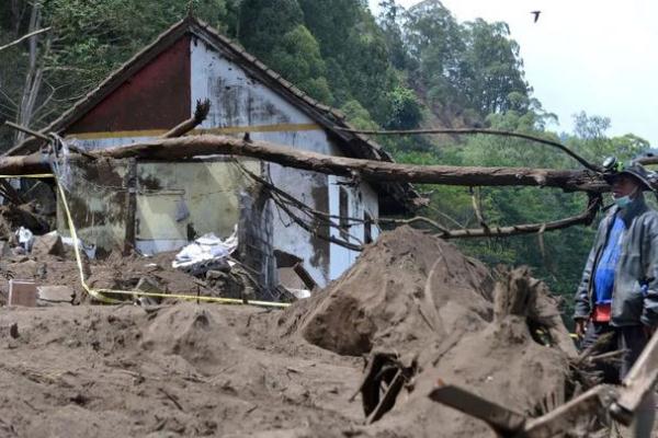 地震來(lái)臨如何自救逃生 地震的前兆是什么