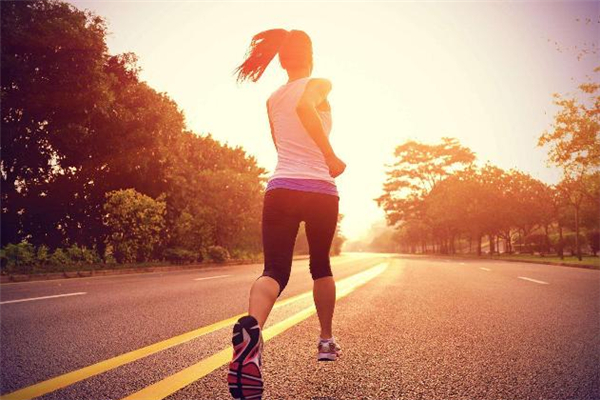 晨跑和夜跑哪個(gè)更健康 晨跑和夜跑的區(qū)別 晨跑和夜跑哪個(gè)更健康 晨跑和夜跑的區(qū)別