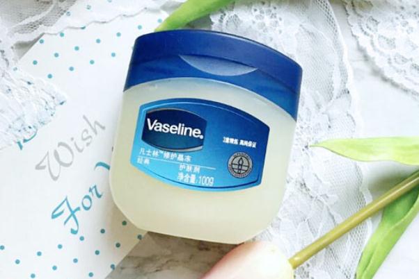凡士林修護晶凍可以涂嘴唇嗎 凡士林修護晶凍的用法 凡士林修護晶凍可以涂嘴唇嗎 凡士林修護晶凍的用法