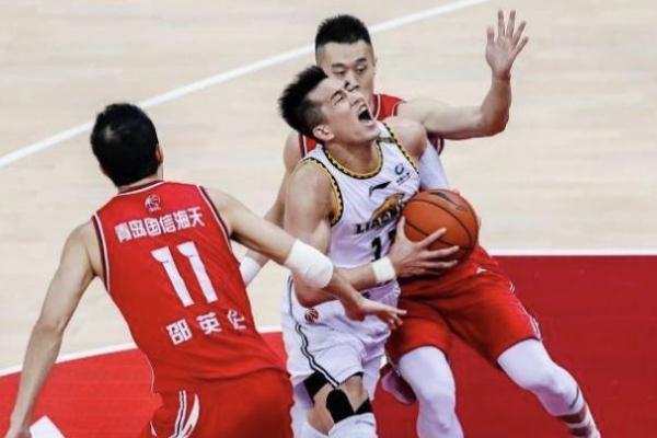 打籃球要準(zhǔn)備什么東西 打籃球要打多久 打籃球要準(zhǔn)備什么東西 打籃球要打多久