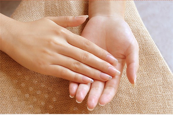 手部細紋多怎么改善 手部細紋多什么原因 手部細紋多怎么改善 手部細紋多什么原因