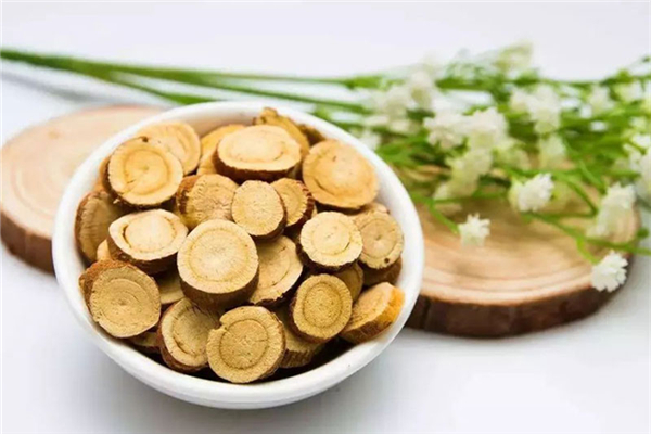 甘草泡水可以天天喝嗎 甘草泡水喝有什么好處 甘草泡水可以天天喝嗎 甘草泡水喝有什么好處