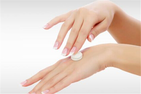 手部細紋多怎么改善 手部細紋多什么原因 手部細紋多怎么改善 手部細紋多什么原因