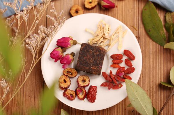 紅糖姜茶的姜是老姜還是嫩姜 紅糖姜茶是月經(jīng)前喝還是月經(jīng)后喝 紅糖姜茶的姜是老姜還是嫩姜 紅糖姜茶是月經(jīng)前喝還是月經(jīng)后喝