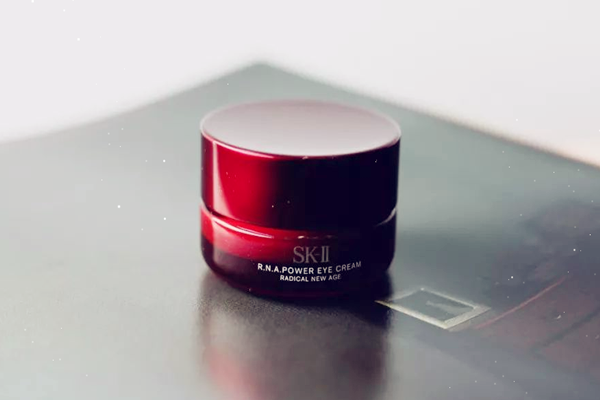 眼霜能淡化黑眼圈嗎 眼霜能淡化細(xì)紋嗎 眼霜能淡化黑眼圈嗎 眼霜能淡化細(xì)紋嗎