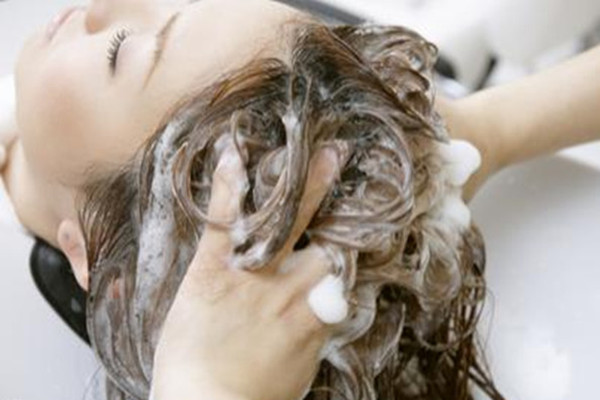 洗頭幾天洗一次 洗頭什么時候洗最好 洗頭幾天洗一次 洗頭什么時候洗最好