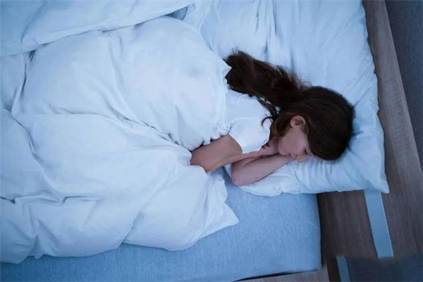 裸睡會(huì)提高睡眠質(zhì)量嗎 裸睡有助于睡眠嗎 裸睡會(huì)提高睡眠質(zhì)量嗎 裸睡有助于睡眠嗎