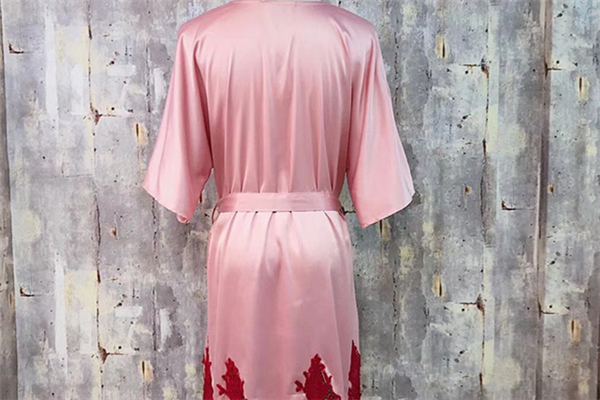 睡袍怎么系不會(huì)散開(kāi) 睡袍為什么都是綁帶式的 睡袍怎么系不會(huì)散開(kāi) 睡袍為什么都是綁帶式的