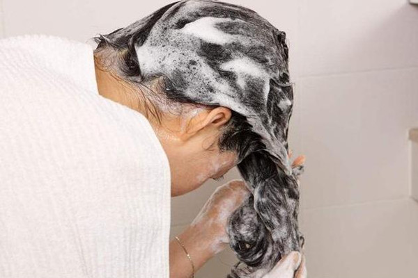 洗頭一定要用護發(fā)素嗎 洗頭一定要用吹風機嗎