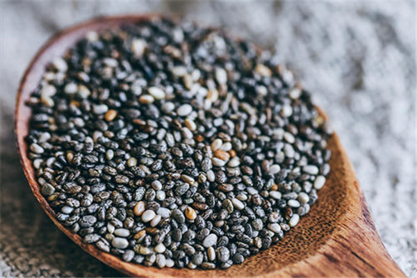 奇亞籽適合糖尿病人吃嗎 奇亞籽的功效和作用 奇亞籽適合糖尿病人吃嗎 奇亞籽的功效和作用