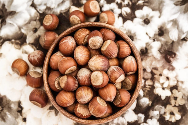 榛子怎樣去殼 榛子吃多了會(huì)怎么樣 榛子怎樣去殼 榛子吃多了會(huì)怎么樣