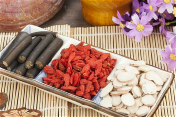 氣血不足吃紅棗枸杞有用嗎 氣血不足吃紅棗吃幾個好 氣血不足吃紅棗枸杞有用嗎 氣血不足吃紅棗吃幾個好