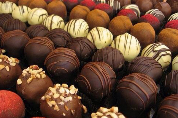 巧克力熱量相當(dāng)于什么食物 巧克力適合什么人群 巧克力熱量相當(dāng)于什么食物 巧克力適合什么人群