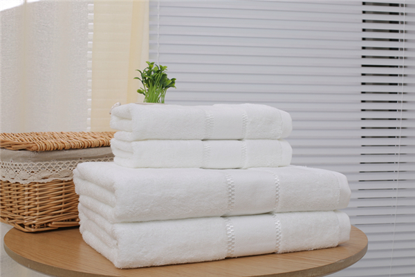 浴巾可和別人共用嗎 浴巾買棉的好還是超細(xì)纖維 浴巾可和別人共用嗎 浴巾買棉的好還是超細(xì)纖維