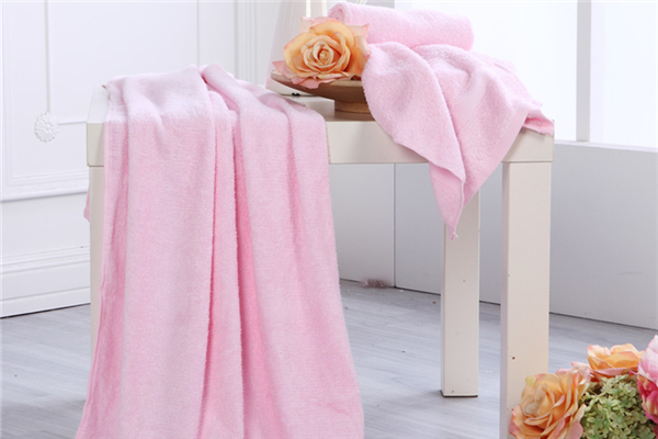 浴巾有異味怎么清洗 浴巾用洗衣機(jī)洗衛(wèi)生嗎 浴巾有異味怎么清洗 浴巾用洗衣機(jī)洗衛(wèi)生嗎