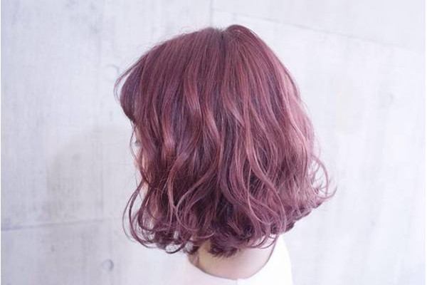 染發(fā)后多久可以燙發(fā) 染發(fā)后多久可以拉直頭發(fā) 染發(fā)后多久可以燙發(fā) 染發(fā)后多久可以拉直頭發(fā)