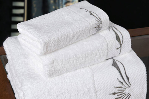 浴巾買回來(lái)要洗一下嗎 浴巾買多大的合適 浴巾買回來(lái)要洗一下嗎 浴巾買多大的合適